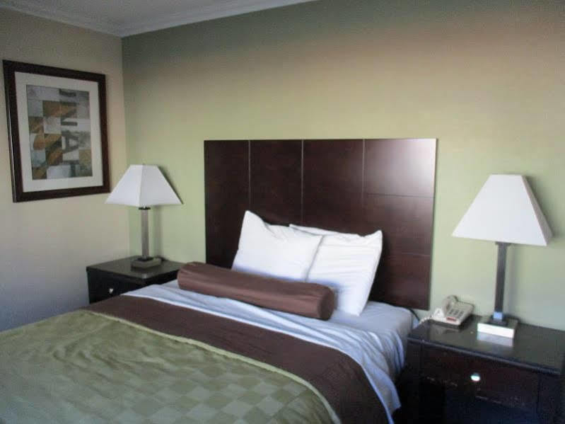 Metropolitan Inn & Suites Los Angeles Esterno foto